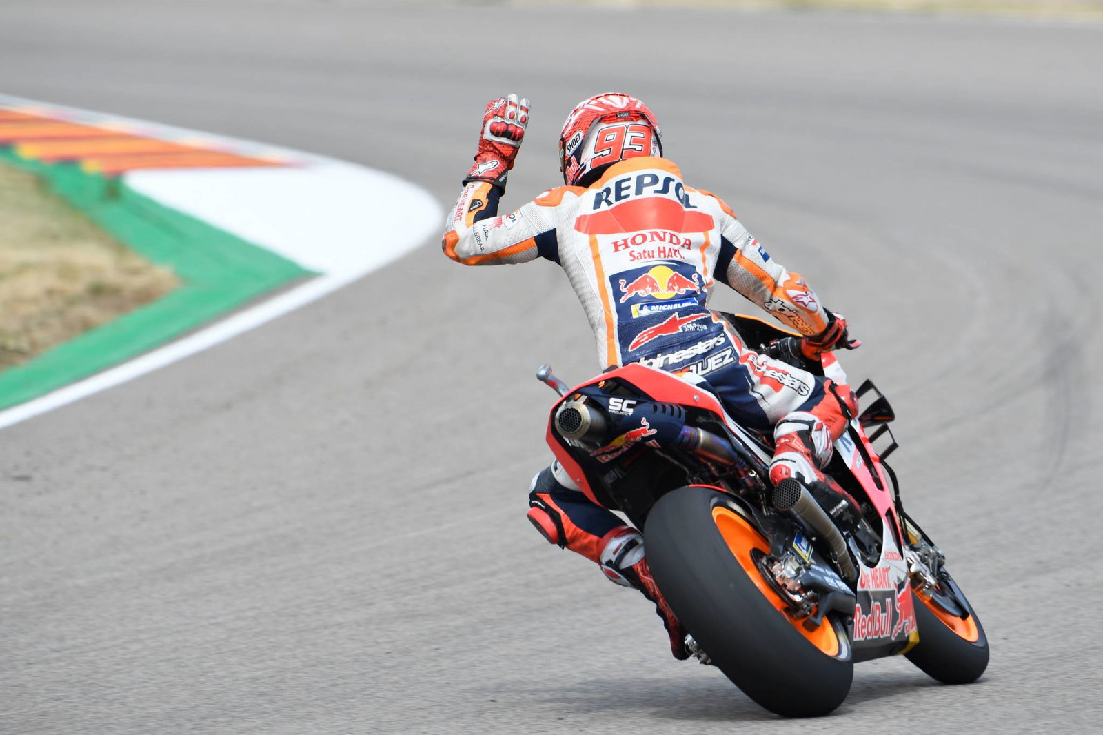Marquez menyelesaikan 10 sempurna sebagai Quartararo, Rins tersingkir