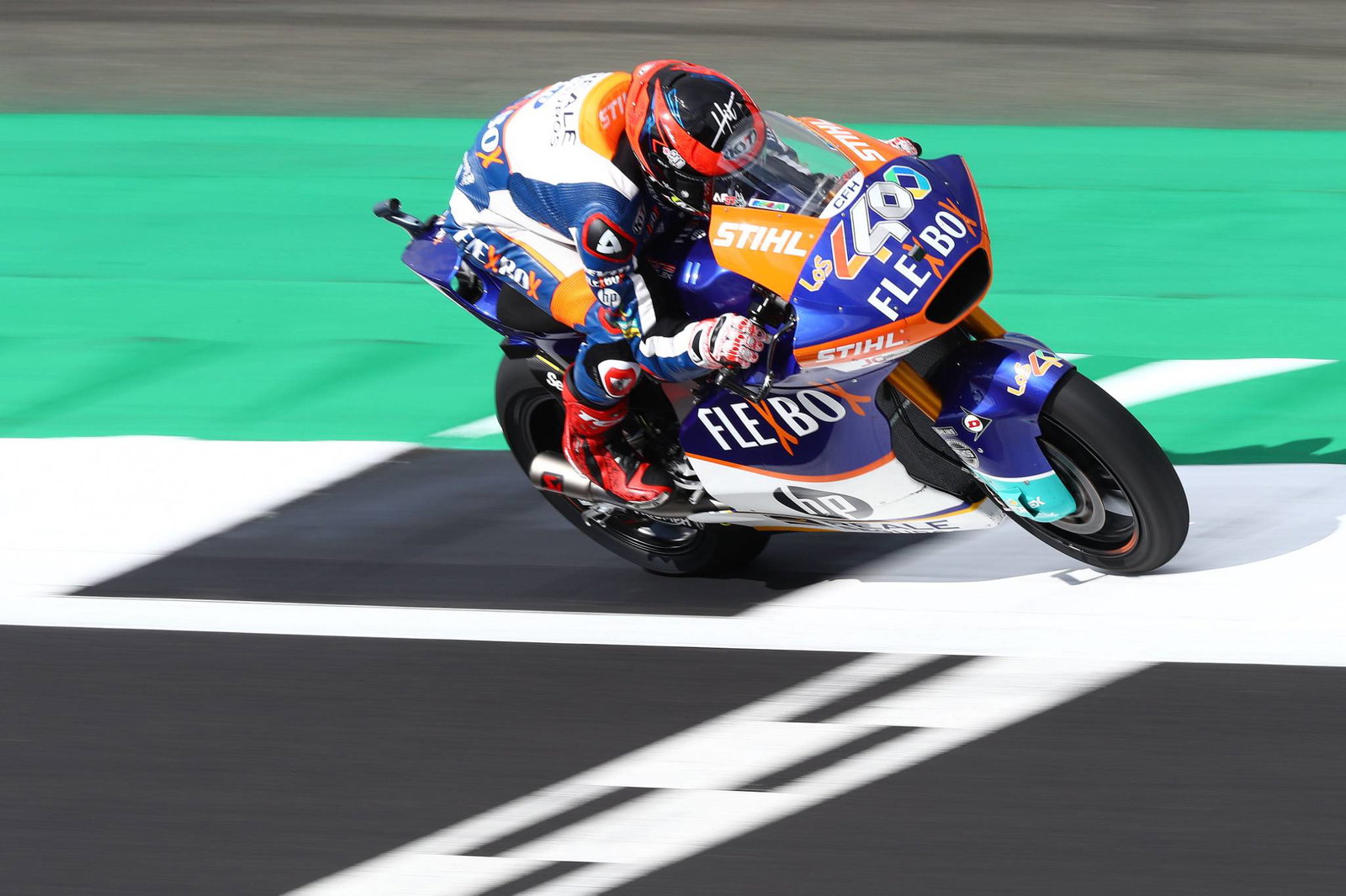 Moto2 Silverstone: Fernandez on fire for win, Marquez falls