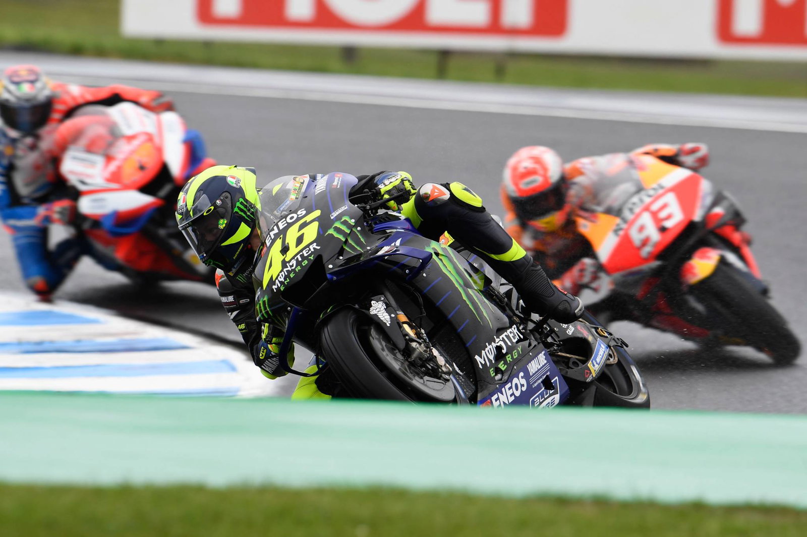 Australia: Marquez membuat rekor penyelamatan 70 derajat, Vinales 'selangkah lebih maju'