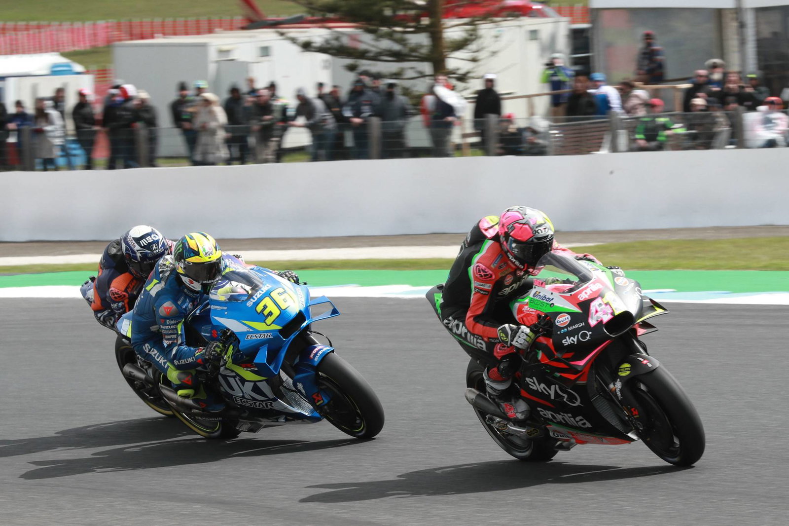 Australia: Oliveira 'pushed out of the track'