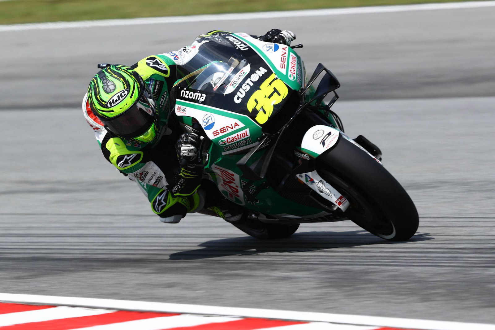 Quartararo destroys lap record at Sepang to dominate Friday