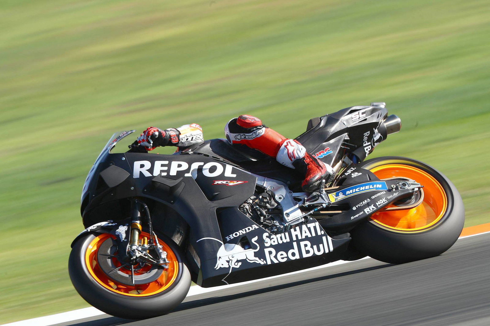 Vinales tops Valencia test, but 'still 8km/h difference'