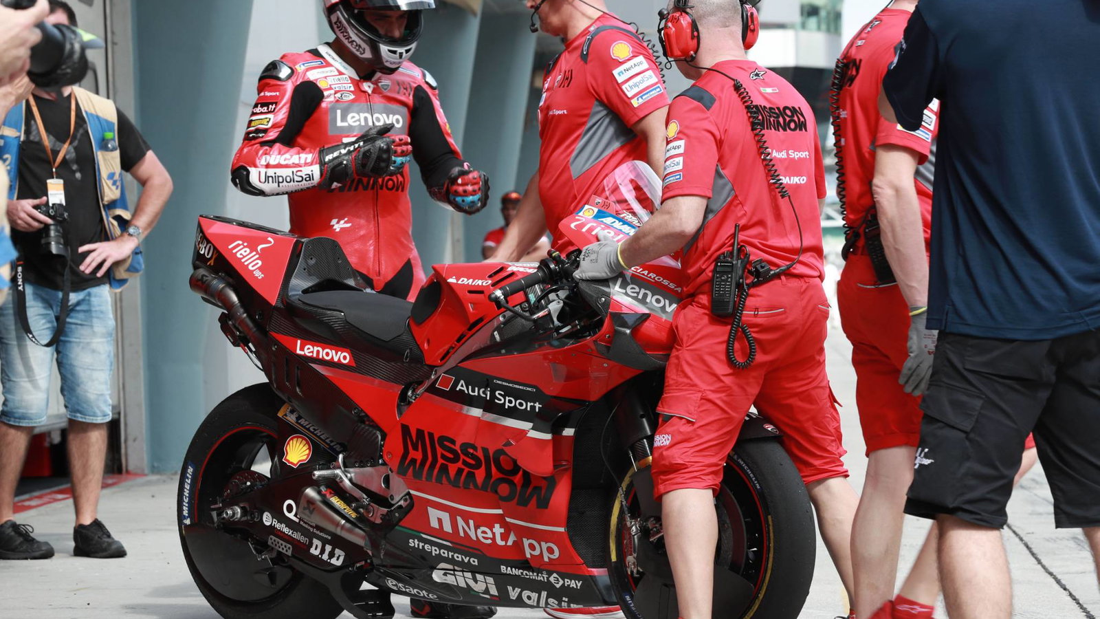 Petrucci on standby for frantic finish