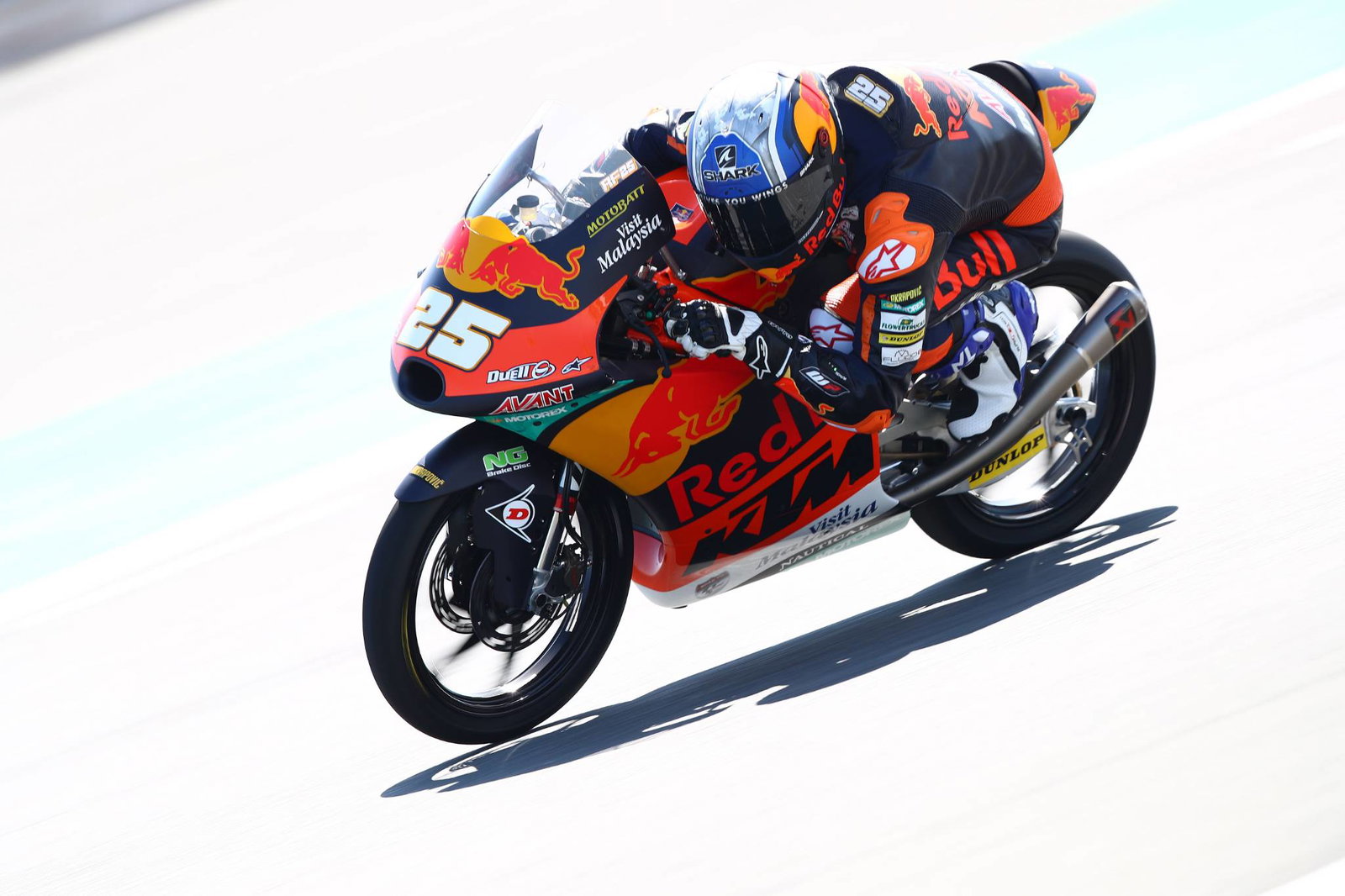 Fernandez darts to the top in Qatar Moto3 FP2