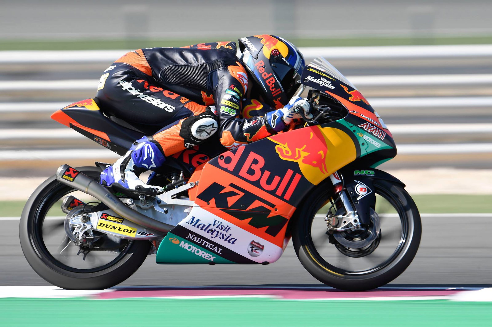 Fernandez darts to the top in Qatar Moto3 FP2