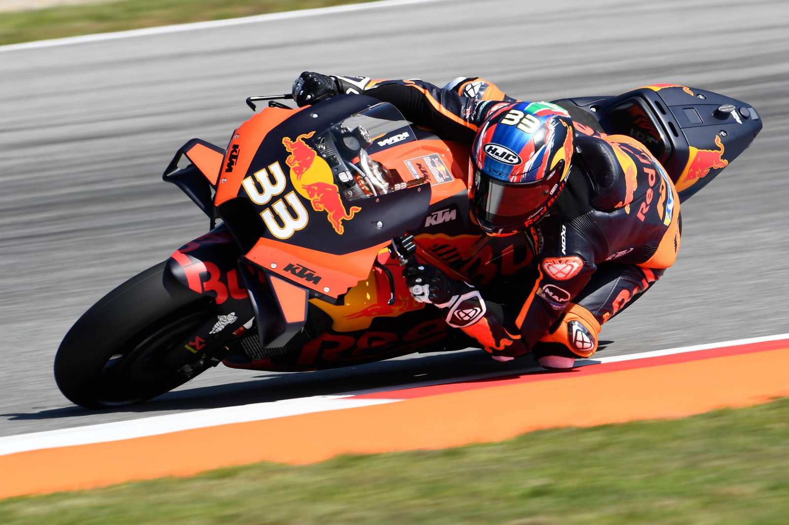 Brno MotoGP: Binder badai menuju kemenangan MotoGP perdananya yang spektakuler untuk KTM