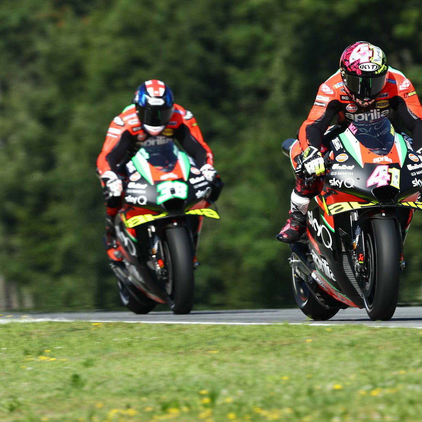 Redding rides ex-Kevin Schwantz 500cc Suzuki!