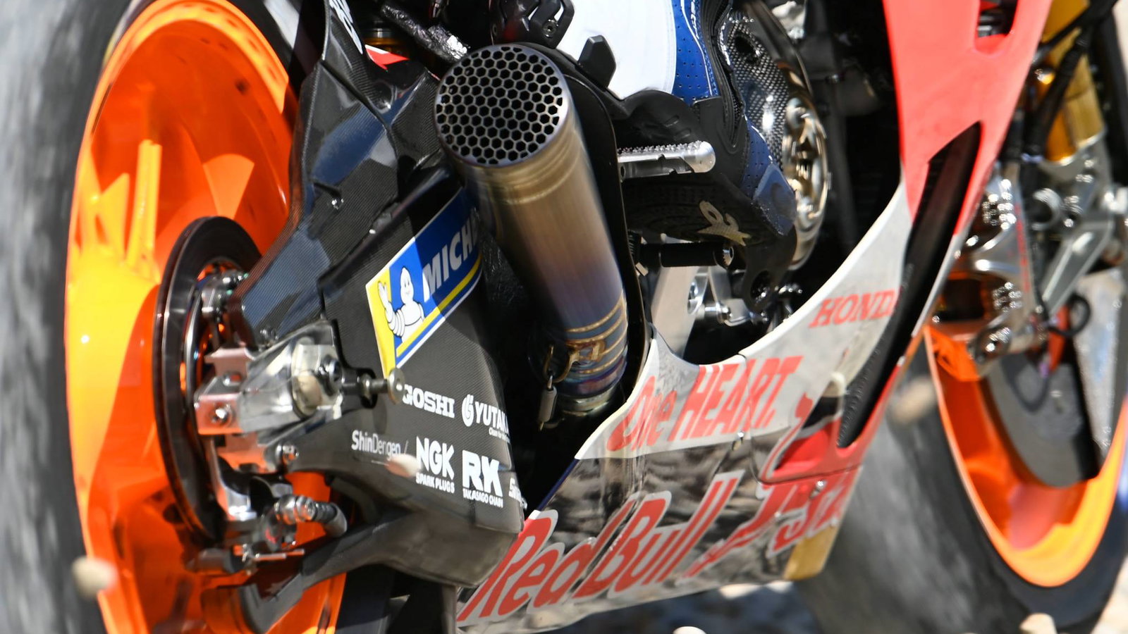 Alex Marquez, rides through the gravel, Catalunya MotoGP. 26 September 2020