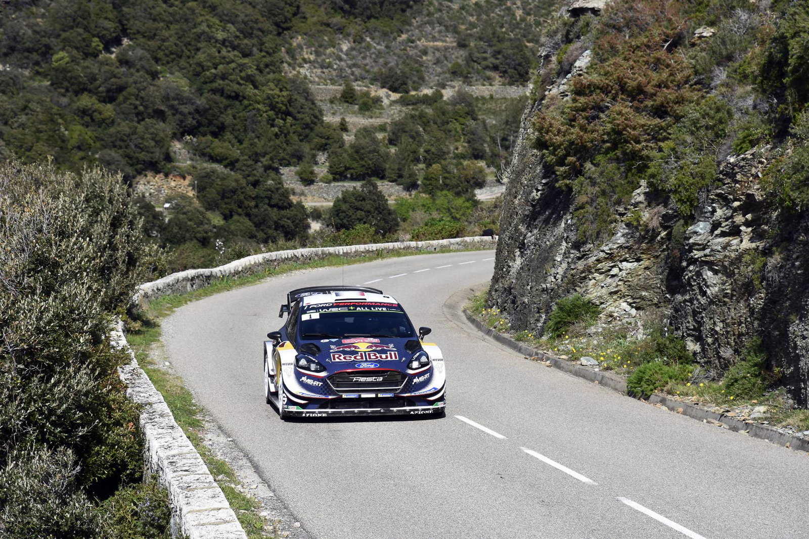 Ogier memperkuat keunggulan gelar WRC dengan kemenangan Tour de Corse