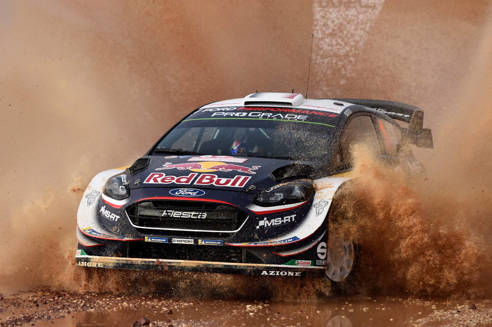 Neuville memangkas keunggulan Ogier