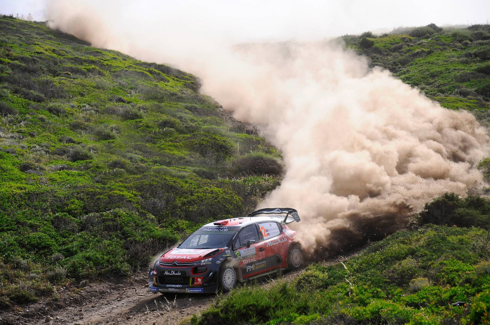 Neuville menggulung Ogier untuk menang 0,7 d!