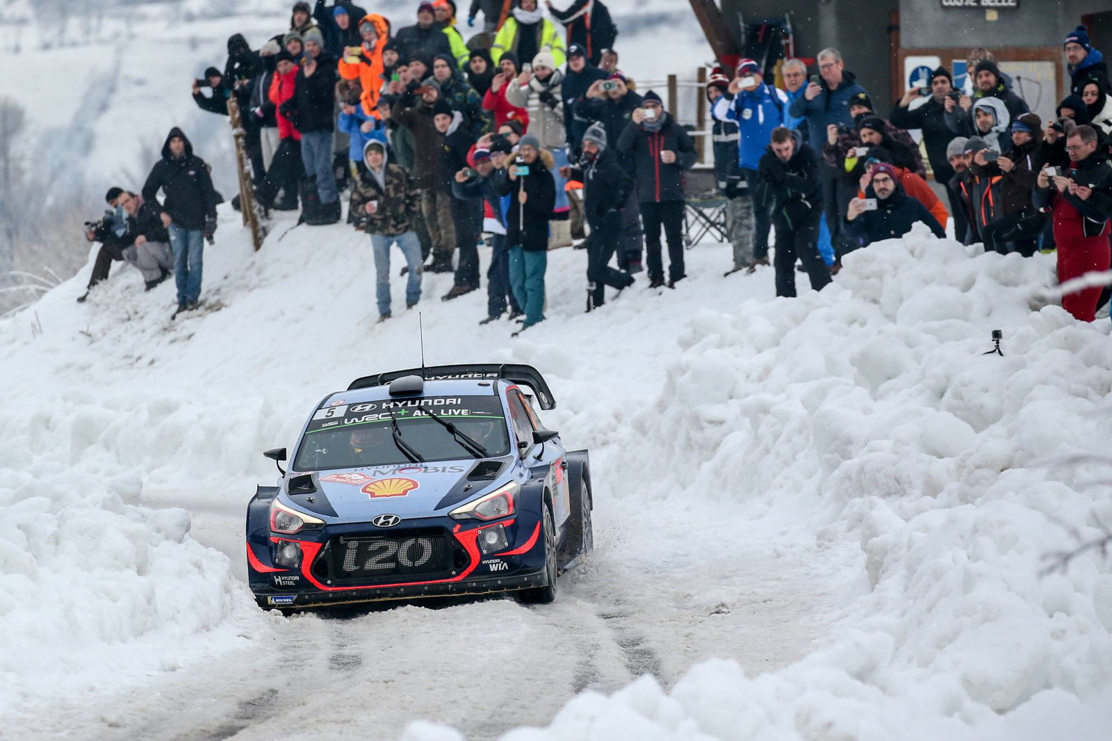 Breen keeps pace with Neuville at Rally Sweden
