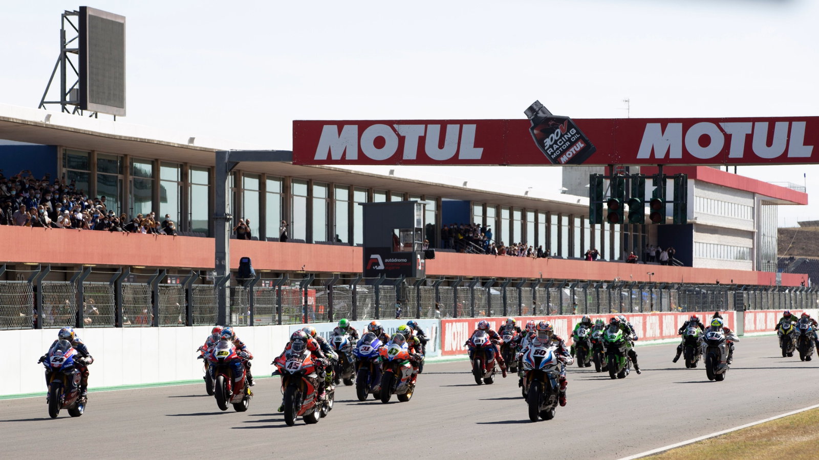 Race start, Portuguese WorldSBK race2, 3 October 2021