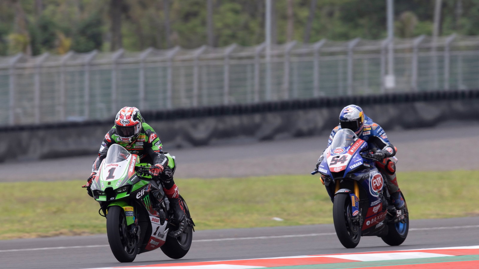 Jonathan Rea and Toprak Razgatlioglu, Indonesian WorldSBK race1, 21 November 2021