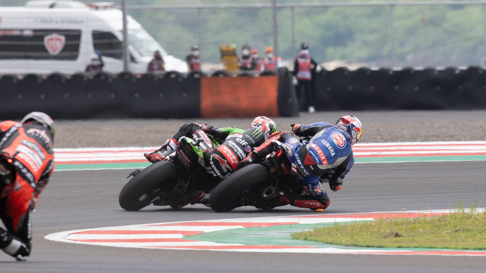 Toprak Razgatlioglu and Jonathan Rea, Indonesian WorldSBK race1, 21 November 2021