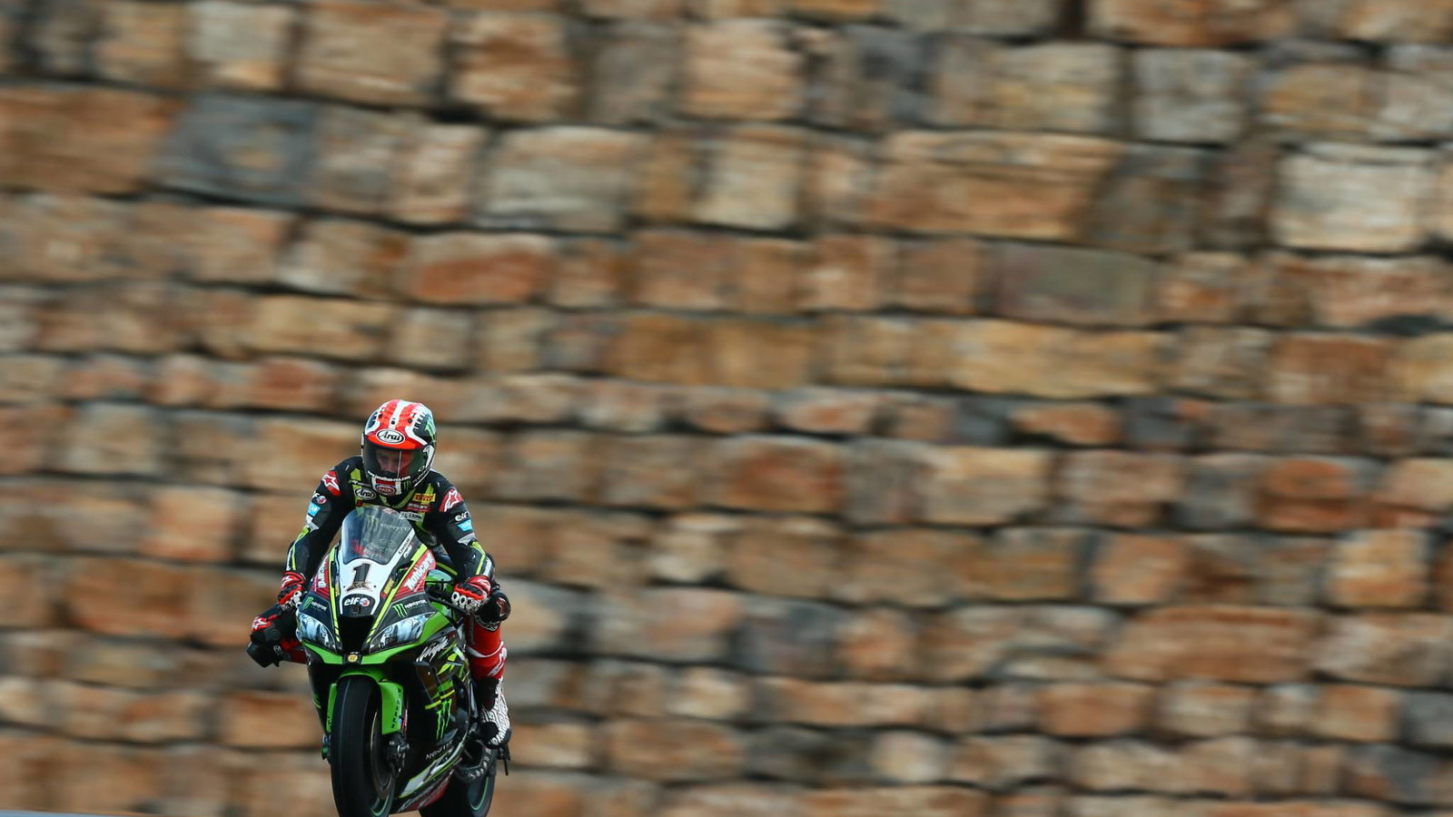 Rea triumphs against Ducati trio in restarted race