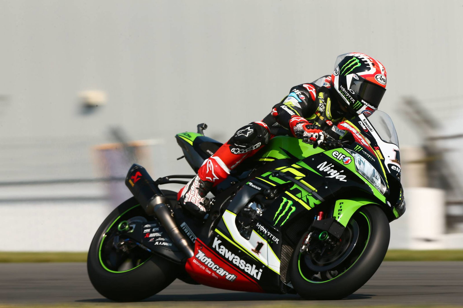 Rea di atas saat kembali ke Laguna Seca