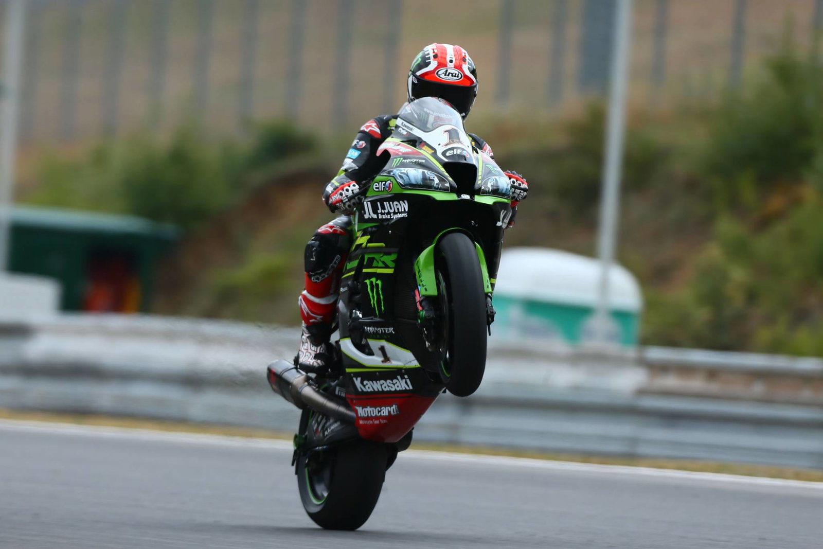 Lowes ‘honoured’ with Yamaha win after ‘hard to take’ Donington