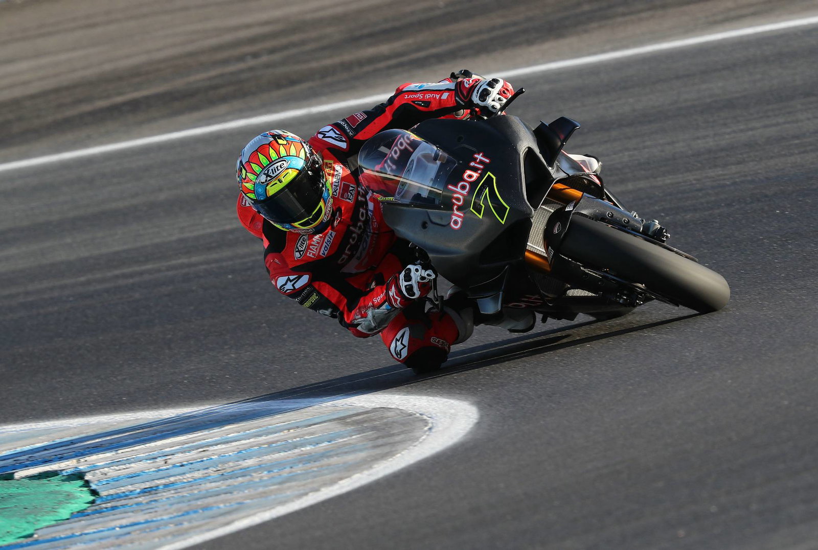 Davies, Bautista mengungkapkan warna Aruba.it Racing Ducati V4 R.