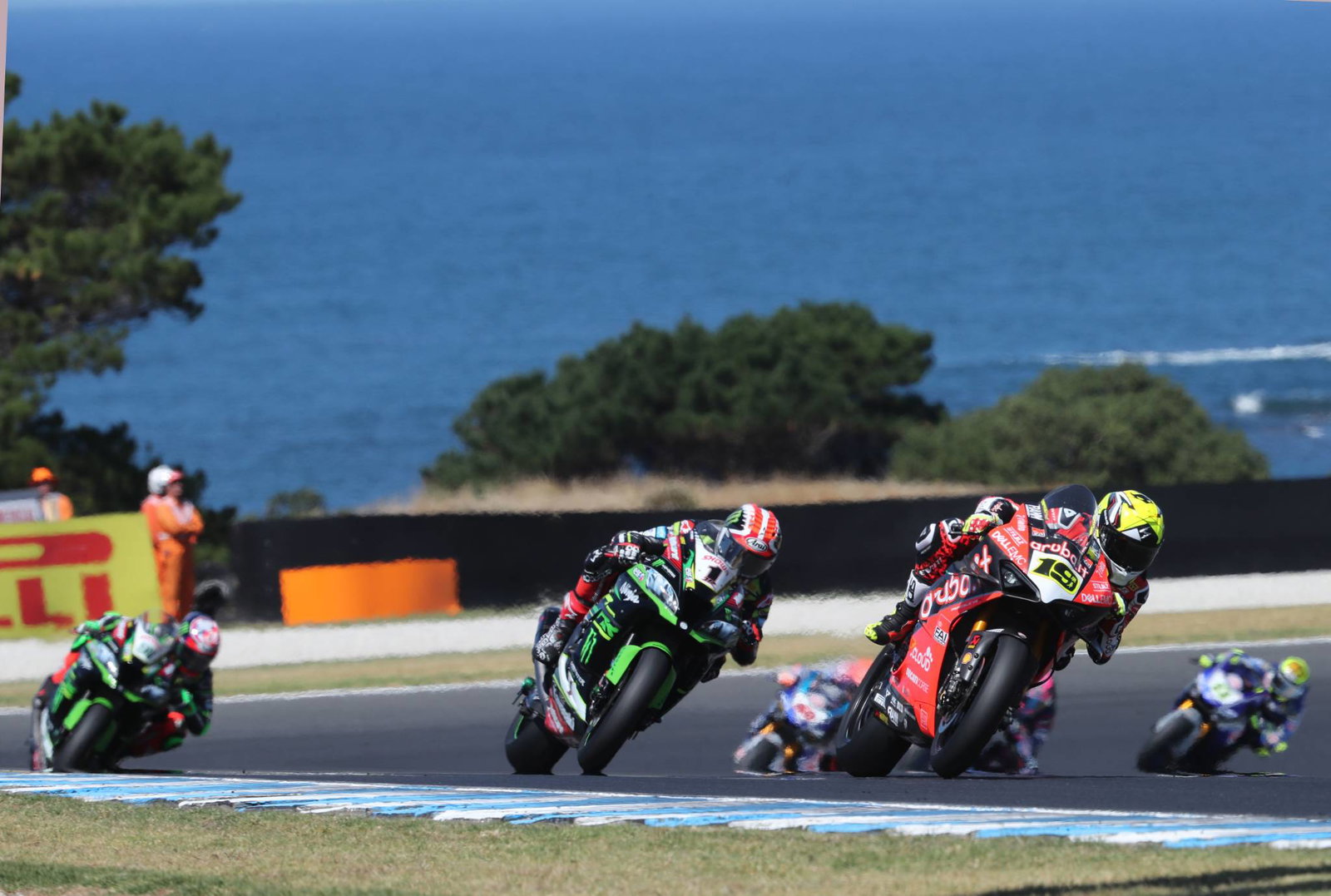 Bautista memenangkan perlombaan sprint World Superbike yang pertama