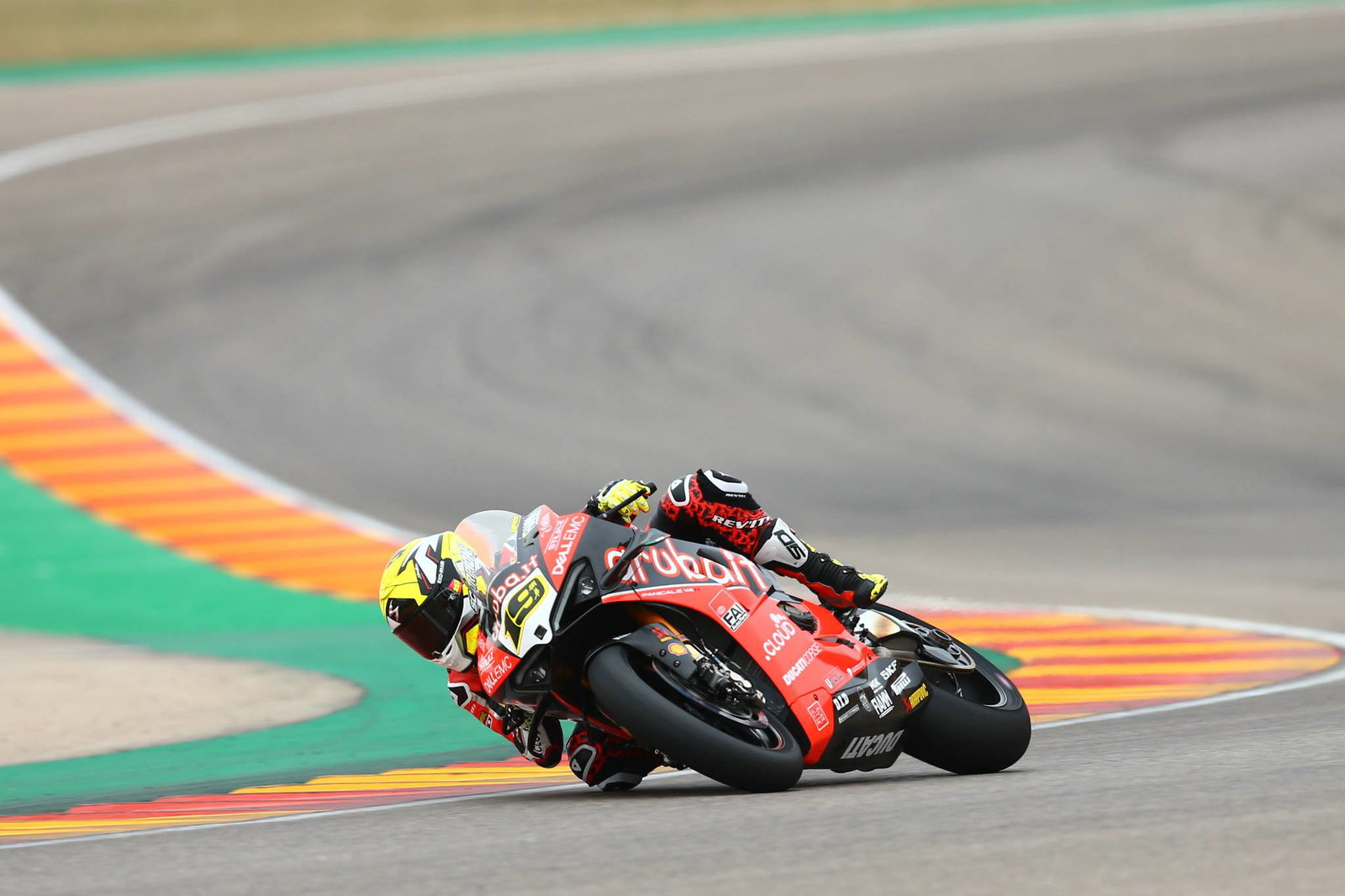 Rea menyerang balik untuk memimpin FP3 dari Sykes