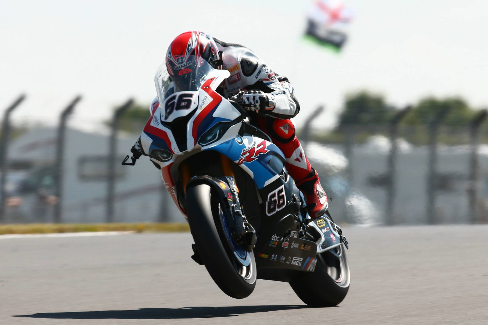 Sykes memberikan tantangan saat Bautista berjuang, Hickman bersinar