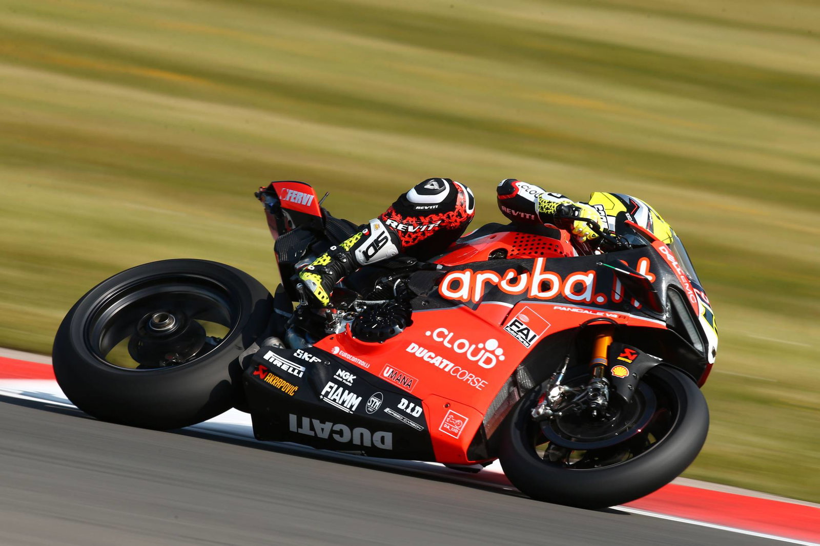 Camier menjalani operasi cedera bahu