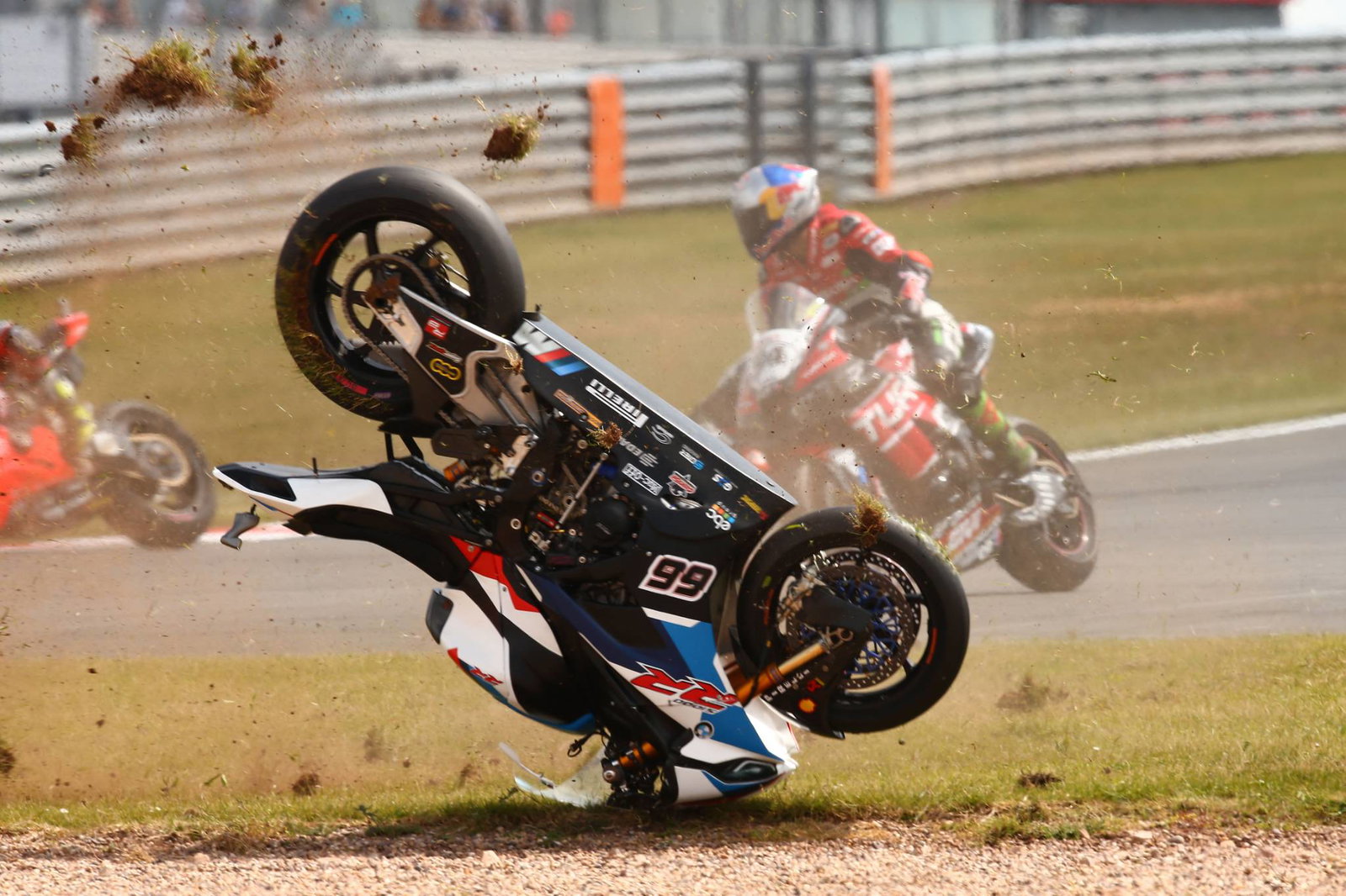 Razgatlioglu takes fight to Rea again, continues podium collection