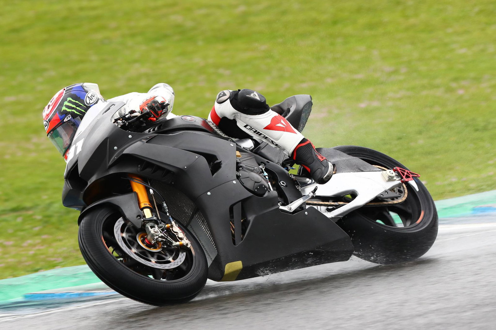 Bautista mengadaptasi gaya berkendara agar sesuai dengan Honda