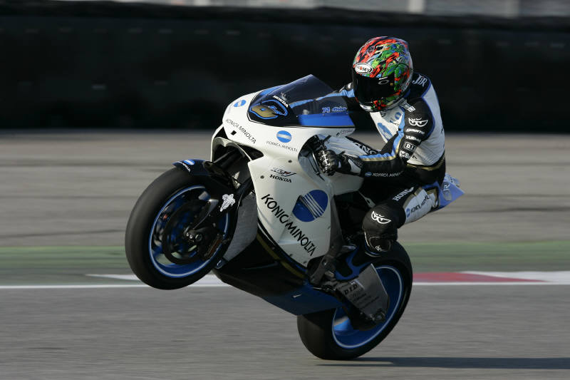 Nakano cut, rain hinders 'big bang` development.