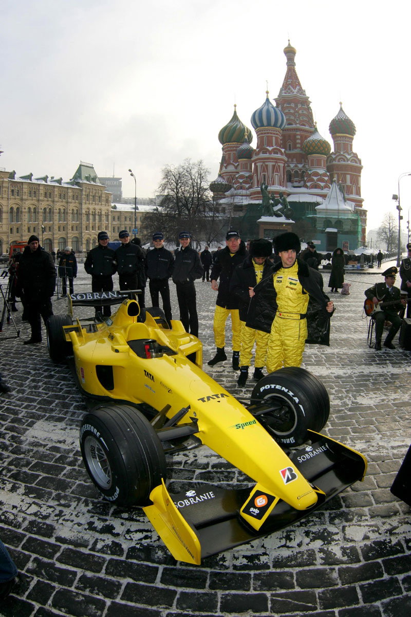 Red Bull confirm launch date for 2006 car.