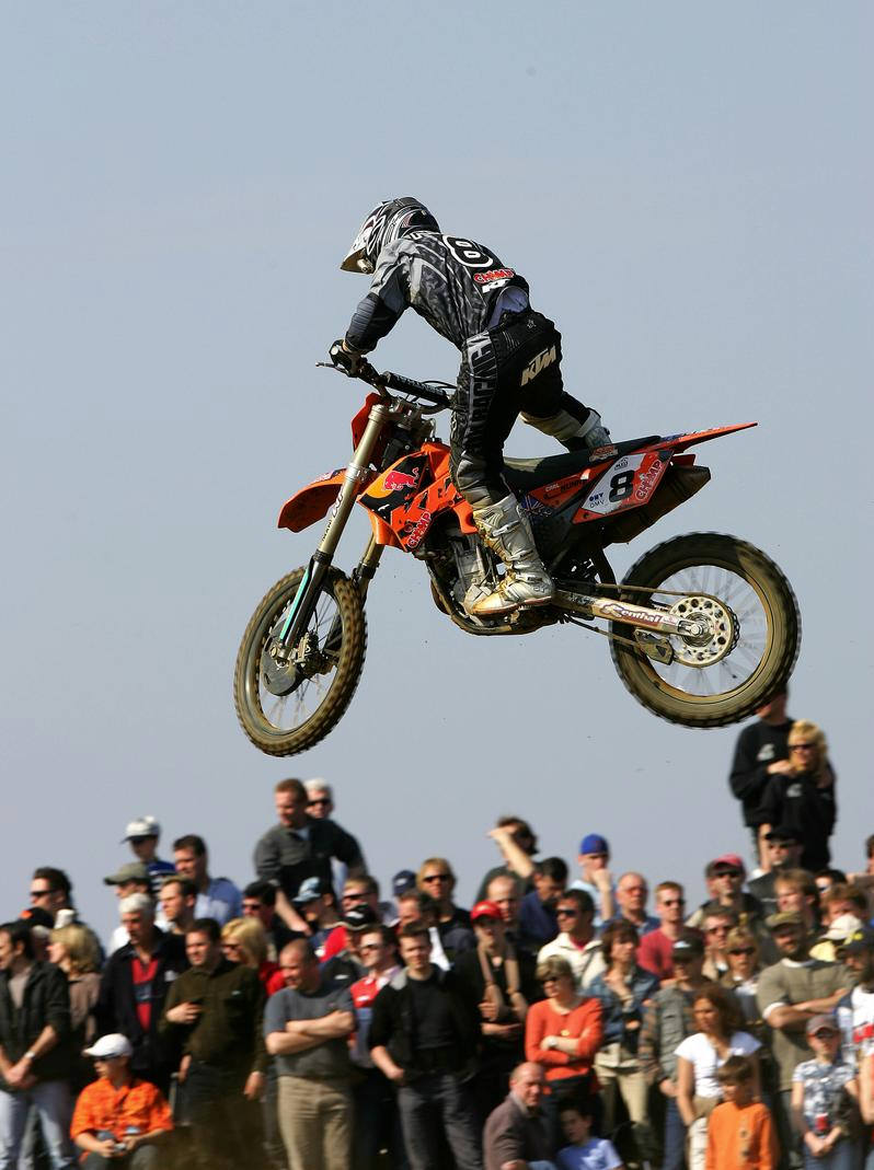 Everts takes 100th win in Holland.