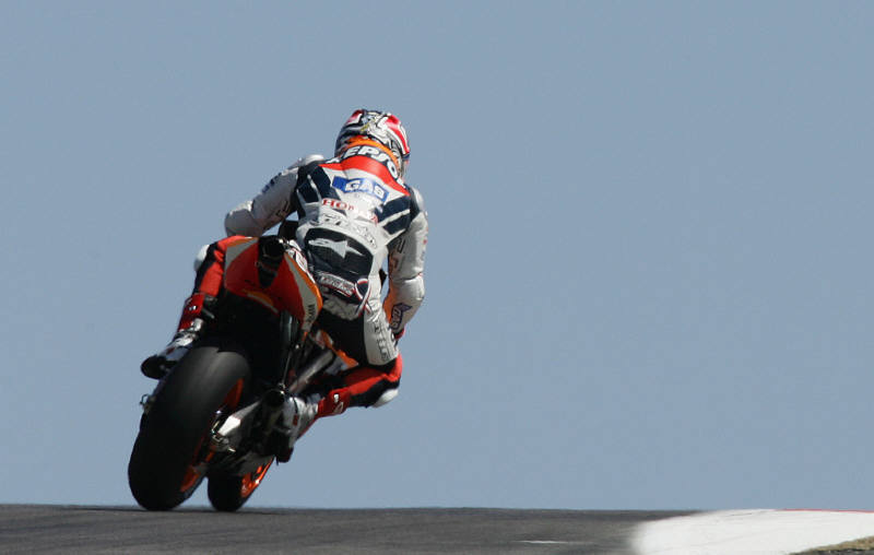 Faultless Hayden wins first GP, home GP!