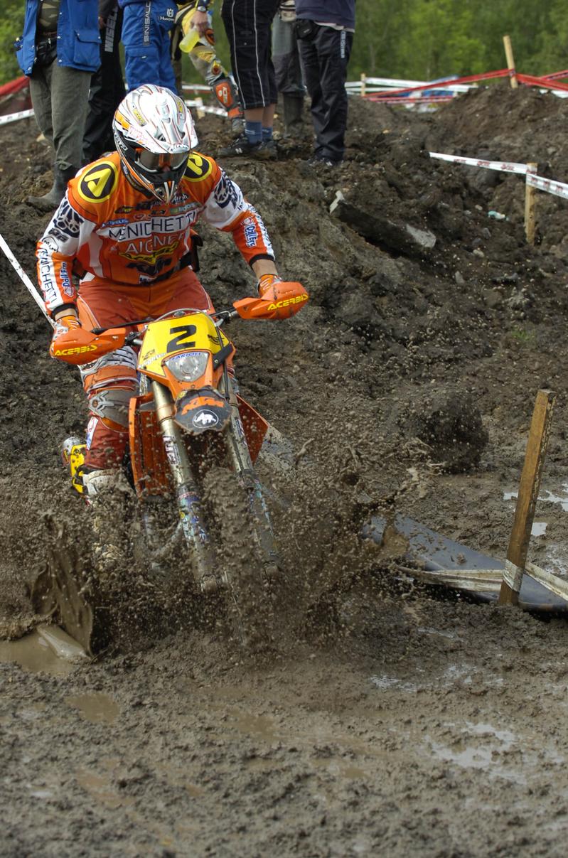 Stewart fights back with wet San Francisco win.