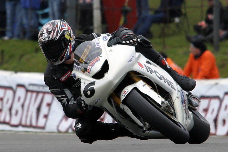 Lavilla chased by Rea to top spot.