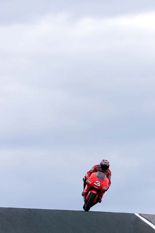 Marlboro Yamaha men on second row at slippery Rio.