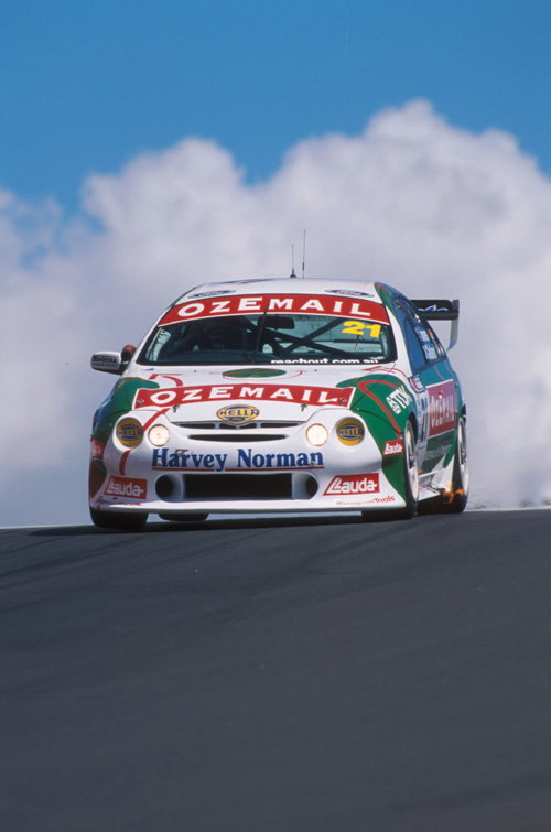 Lowndes on second row as Ellery crashes out.