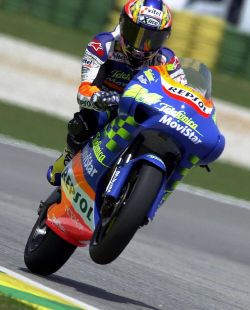 Aoki fights 'frozen fuel tank'!