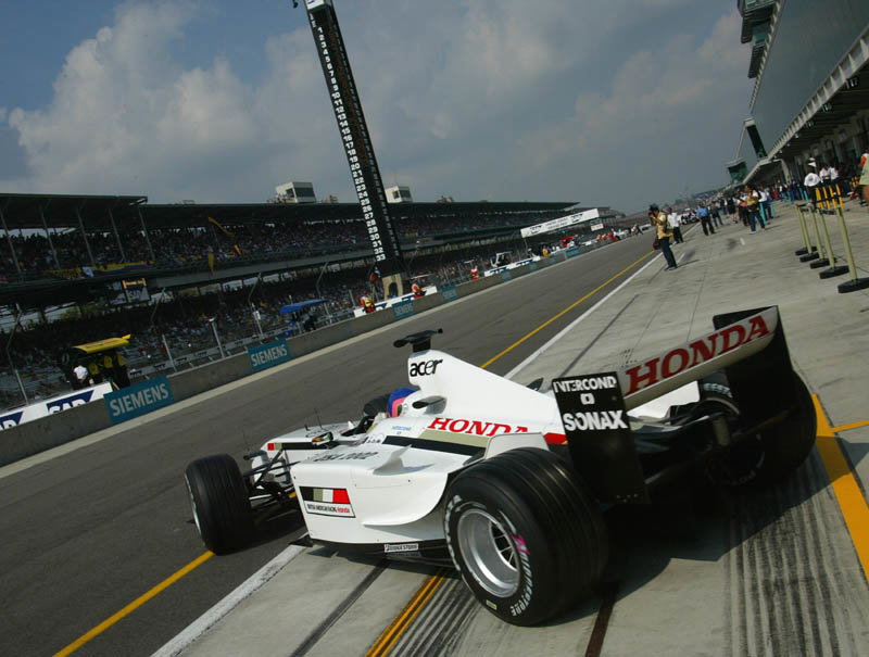Alonso spins to back of grid.