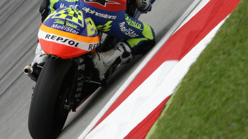 Elias disappears to 250cc victory.