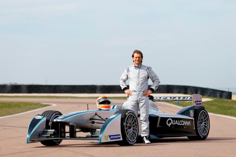 Alex Lynn takes debut Formula E pole in New York