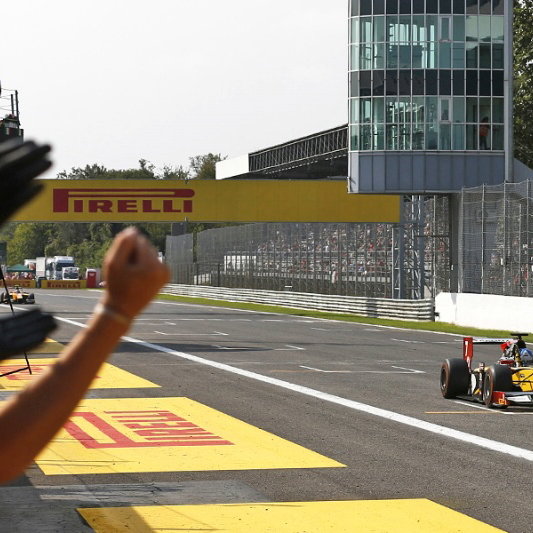 Gutierrez wins incident-packed Valencia feature