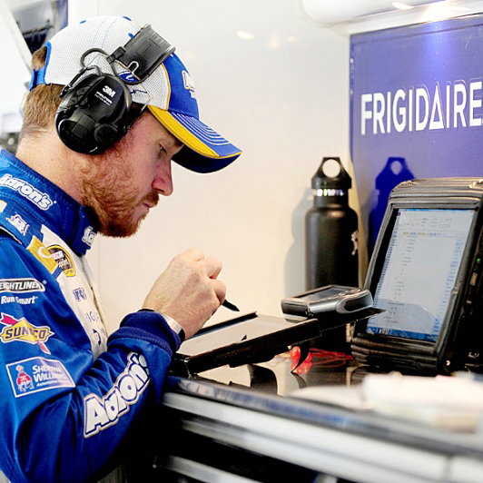 NASCAR: Gordon to start at back after practice crash