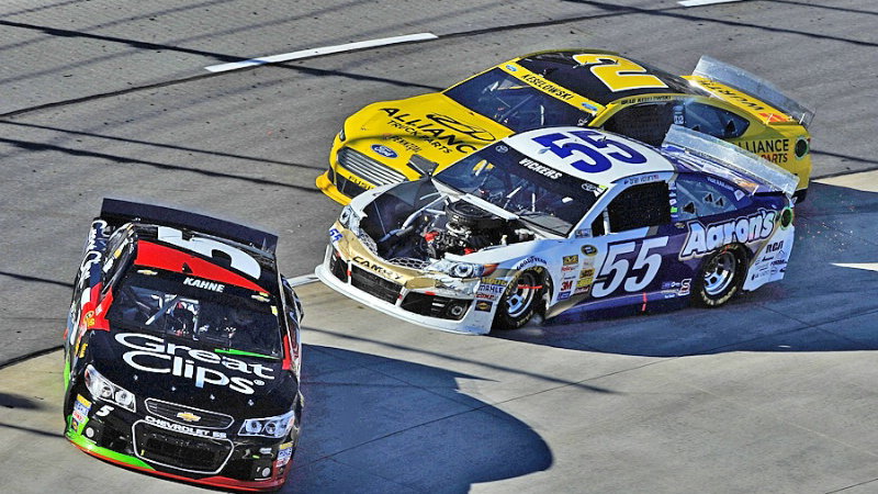 NASCAR Sprint Cup Martinsville: Vickers and Kahne go to war
