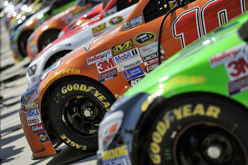 NASCAR: Gordon to start at back after practice crash