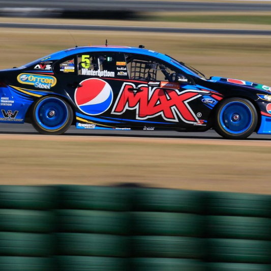 Auckland 500: Reynolds wins as Lowndes hits drama