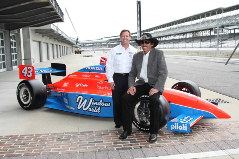 Rahal claims St Pete pole.