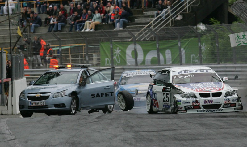 Huff takes first Cruze win