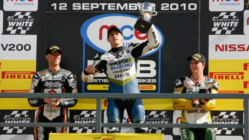 Hill leads after round one of Showdown