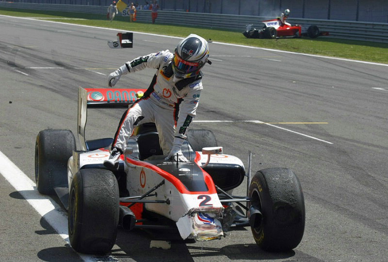 Pic holds on for lights-to-flag win